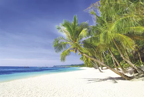 Тропический пляж в лагуне