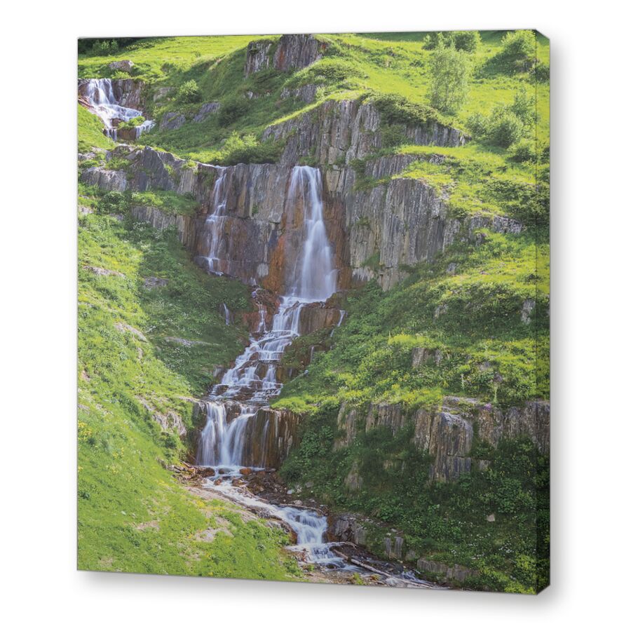 Водопад Кавказских гор на подрамнике