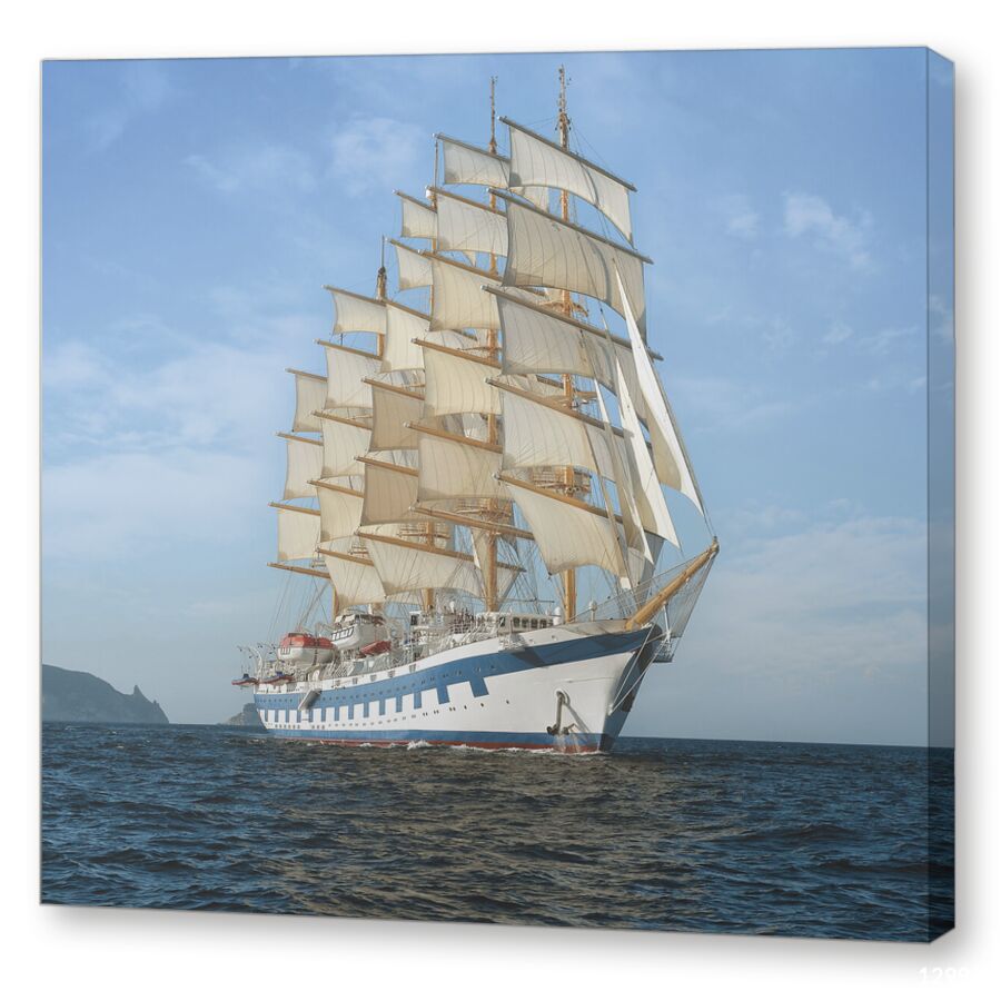 Шхуна вышла из бухты на подрамнике