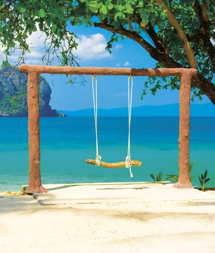 Качели на райском пляже